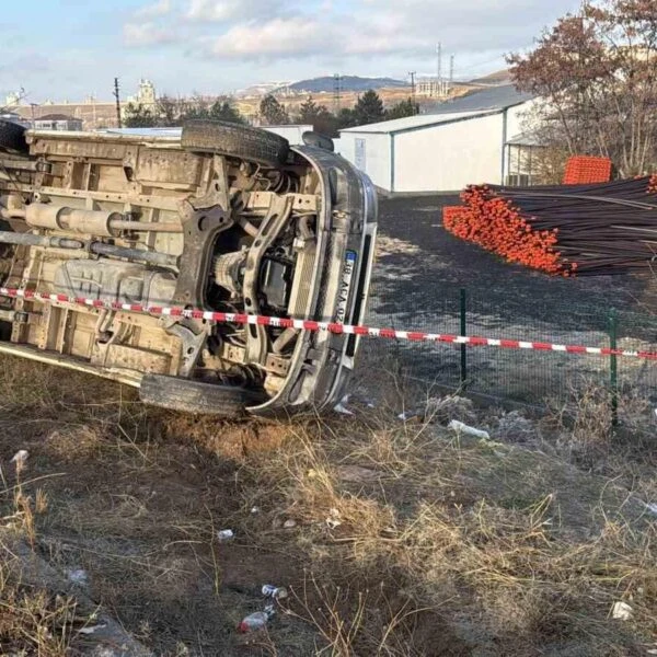 Sivas'ta su yüklü minibüs kazası-1