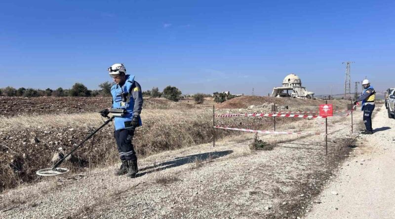 SMO'nun Özgürlük Şafağı Operasyonu İçinde Tel Rıfat'taki Patlayıcılar Beyaz Baretliler Tarı Temizliyor 1