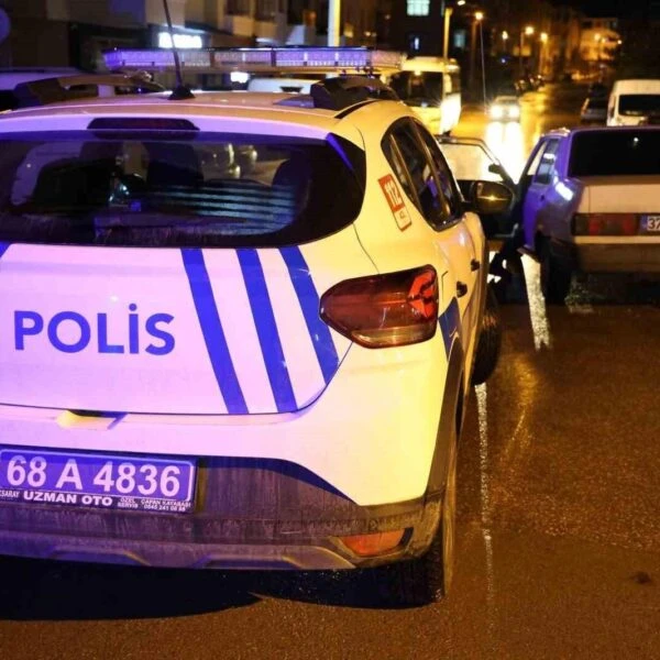 Suya Dökülen Kadın Polis Memuru Azarladı-2