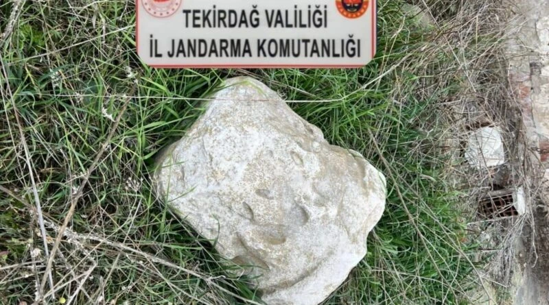 Tekirdağ'da Roma Dönemine Ait Antik Sütun Başlığı Ele Geçrildi 1