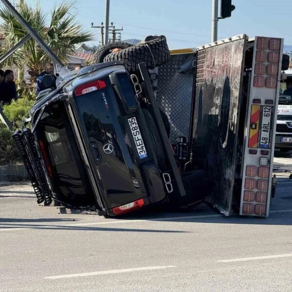 Trafik kazası sonrası arabalar-1