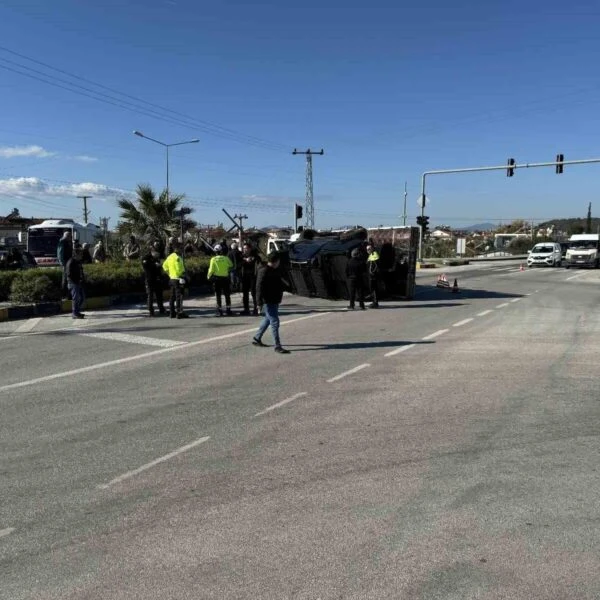 Trafik kazası sonrası arabalar-3