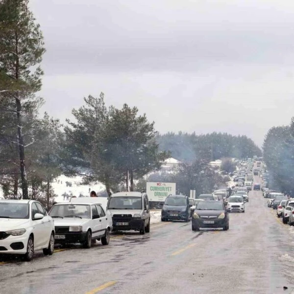 Trafik yoğunluğu nedeniyle Jandarma müdahale ediyor-4