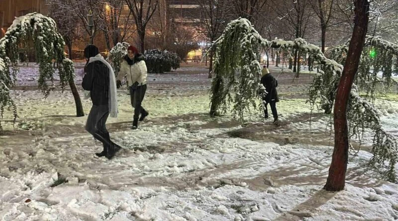 Uşak'ta Kar Coşkusu: Kartopu Savaşları ve Kardan Adamlar 1