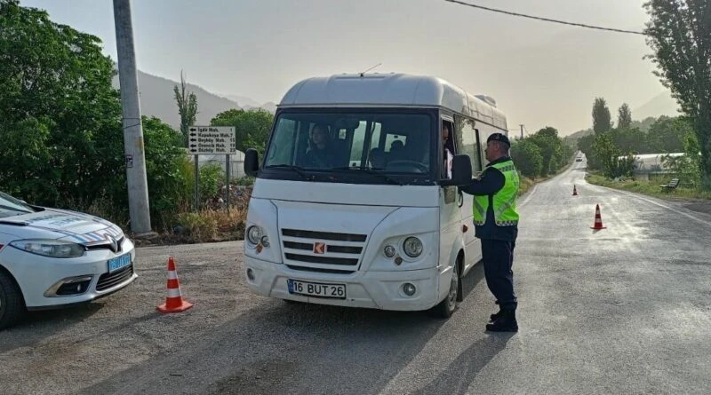 Uşak'ta Polis ve Jandarma 682 Okul Çevresi ve 463 Açık Yerden Denetime Son Verdi 1