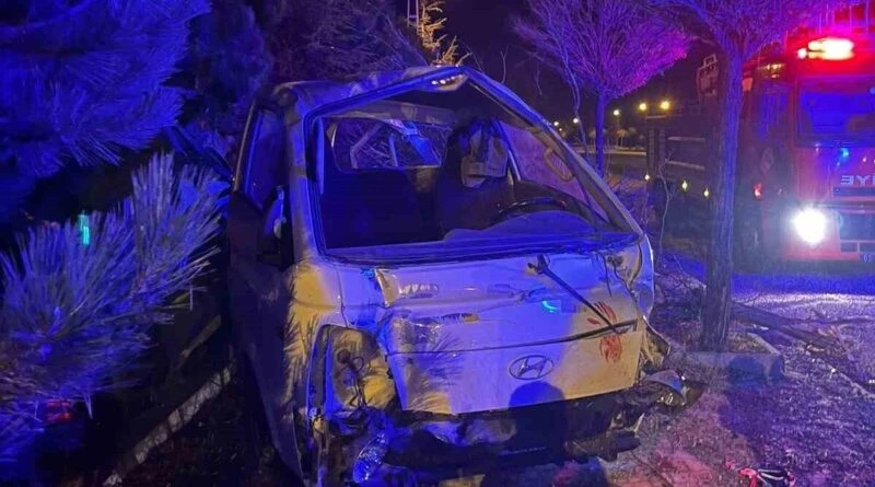 Van Edremit'te 65 KC 111 Plakalı Hyundai Aracında Olusan Trafik Kazası: 3 Kişi Yaralandı 1