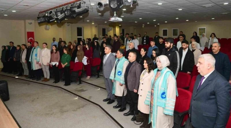 Van Yüzüncü Yıl Üniversitesi Eczacılık Fakültesi Öğrencileri Beyaz Önlük Giyme Töreniyle Mesleğe İlk Adımlarını Attı 1