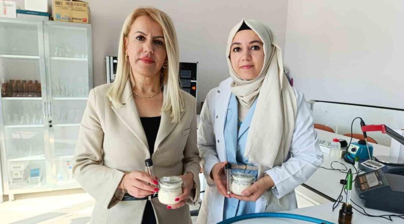 Van Yüzüncü Yıl Üniversitesi'nde Doç. Dr. Raciye Meral ve Aslıhan Alav: Probıyotiklerin Ekmeklerde Yaşıyor Olması Sağlandı 1