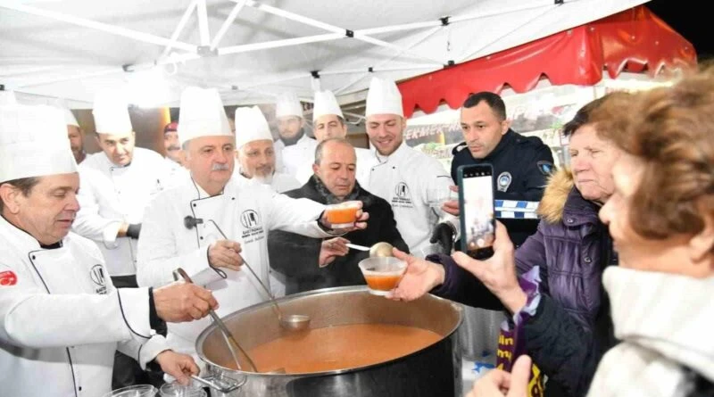 Yunusemre Belediye Başkanı Semih Balaban'ın Vatandaşlarla Birlikte Roman Gecesi ve Tarhana Çorbası İkramı 1