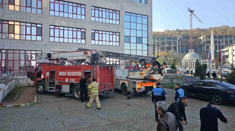 Zonguldak Bülent Ecevit Üniversitesi Hastanesi'nde Çatı Katında Yangın Kortaj Aldı 1