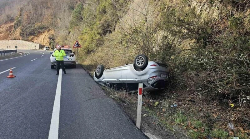 Zonguldak-Ereğli Karayolunda S.D. Araideli Araç Virajda Takla Atarak Durdu, Kazada Yaralanma Ya Da Can Kaybı Yaşanmadı 1