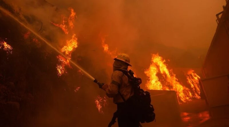 ABD'de California'daki Pacific Palisades'da Orman Yangını: 30 Bin Kişi Tahliye Edildi 1