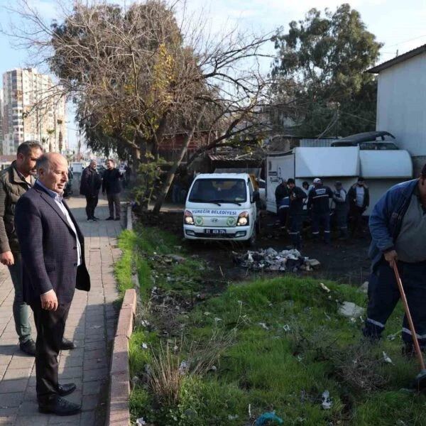 Adana Büyükşehir Belediyesi ve Yüreğir Belediyesi ekiplerinin katıldığı temizlik çalışması-1