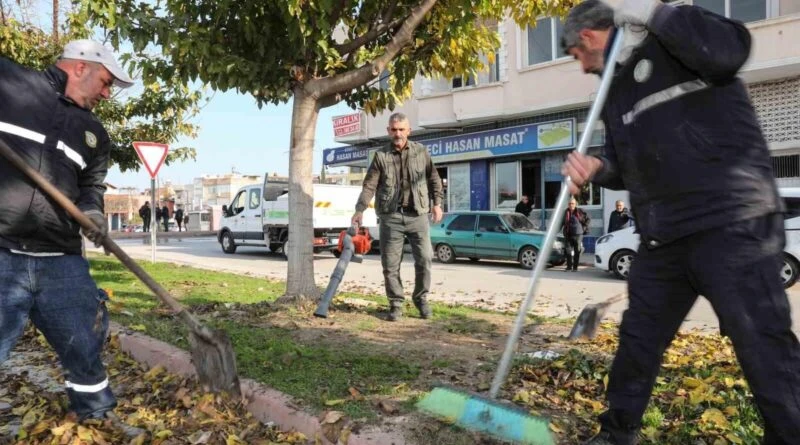 Adana Büyükşehir Belediyesi ve Yüreğir Belediyesi, Kozan Caddesi'nde Ortak Temizlik Çalışması 1