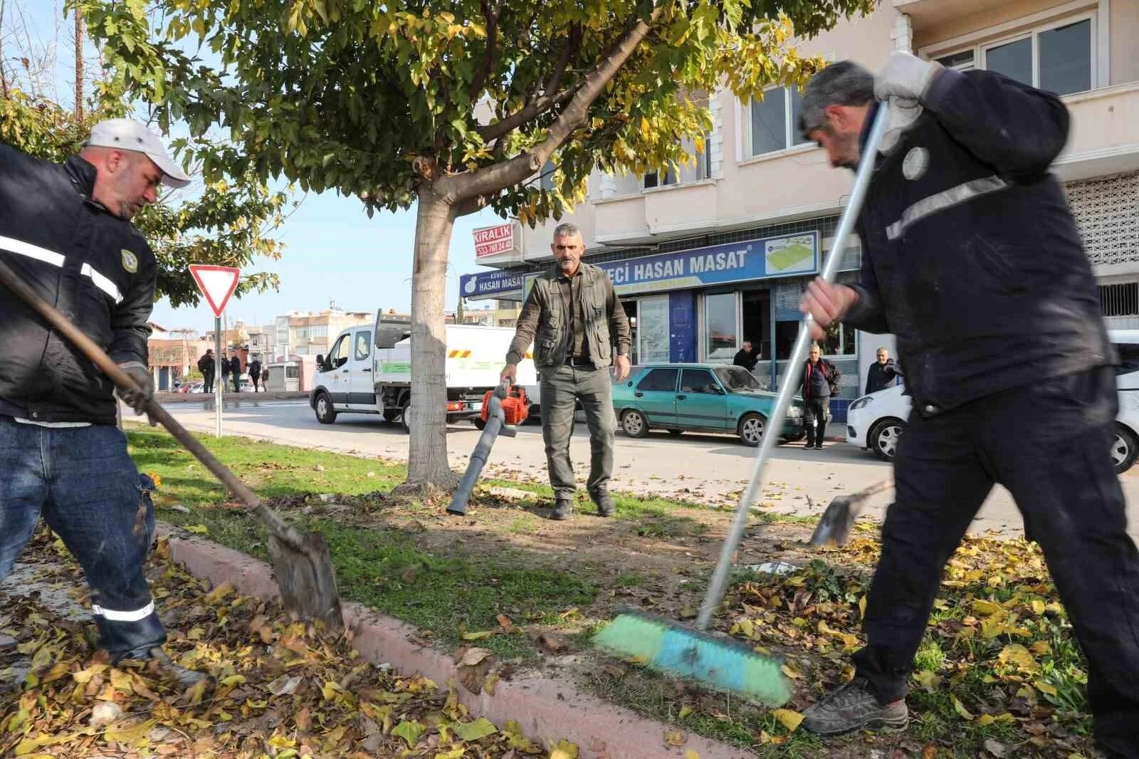 Adana Büyükşehir Belediyesi ve Yüreğir Belediyesi, Kozan Caddesi’nde Ortak Temizlik Çalışması