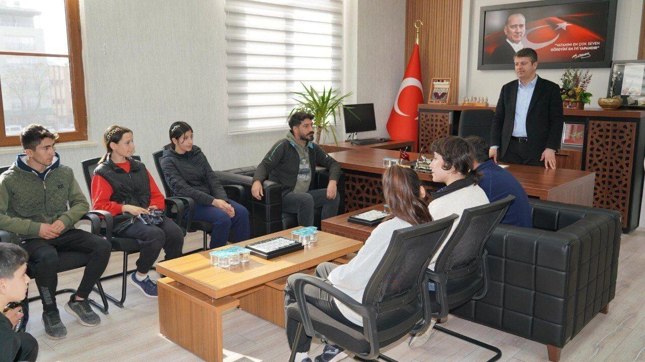 Adıyaman Belediye Başkanı Tutdere, Depremden Etkilenen Sporcuları Makamında Ağırladı