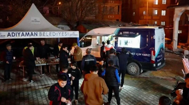 Adıyaman Belediyesi, Regaip Kandili'nde Vatandaşlara Kandil Simidi İkram Etti 9