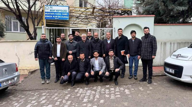 Adıyaman Besni'de Din Görevlileri Kur'an-ı Kerim Okurken Talim ve Tashih-İ Hurûf Kursu Tamamlandı 1