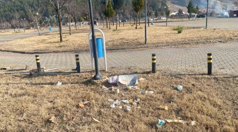 Adıyaman'da Beşpınar Marina Mesire Alanı Çöp Deplasmanı Tepkiye Neden Oldu 1