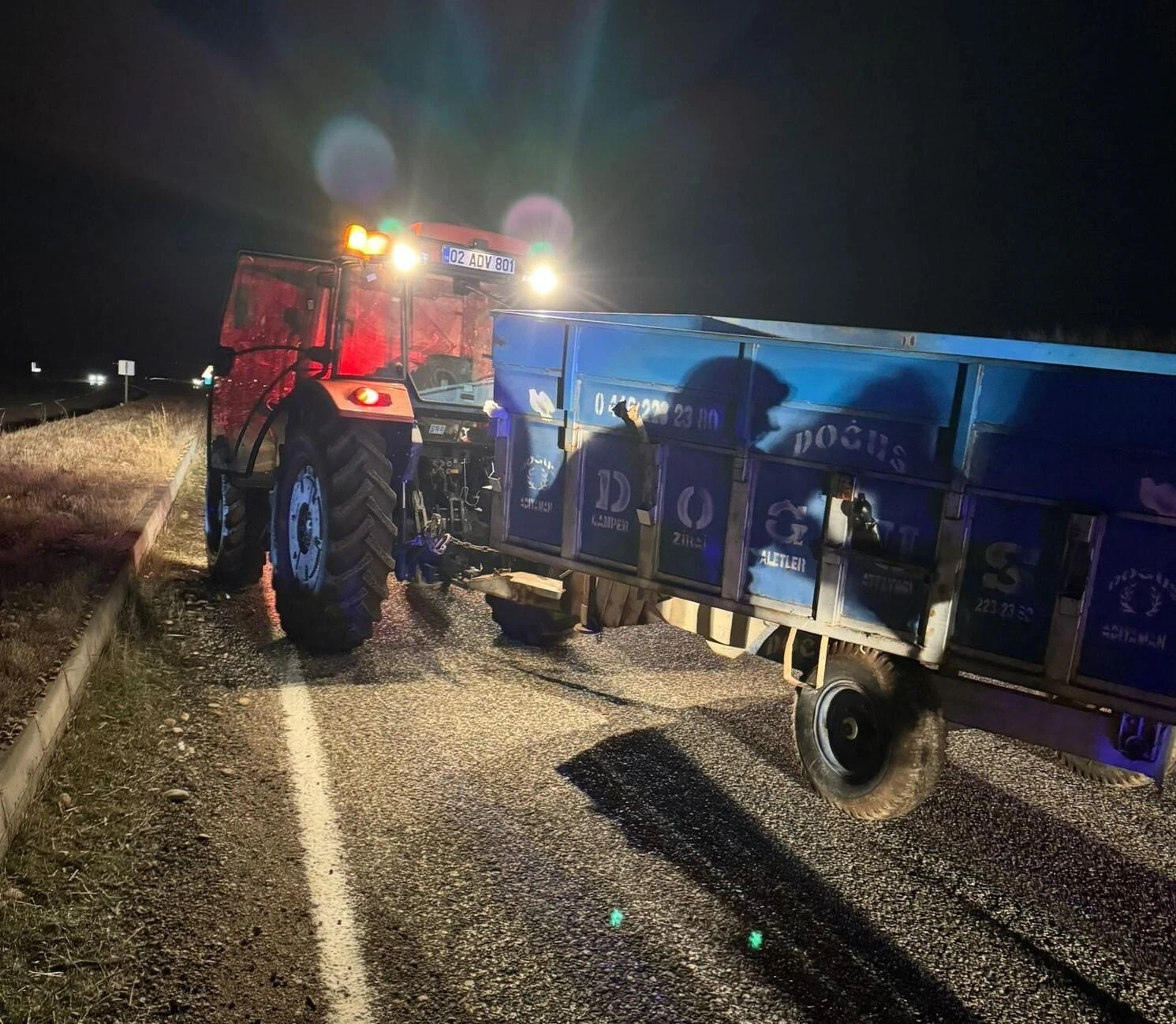 Adıyaman’da Traktör ve Otomobil Çarpışması: 2 Yaralı