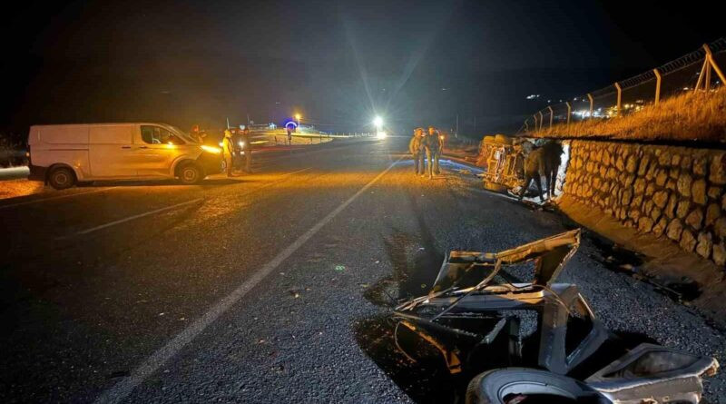 Adıyaman'ın Besni İlçesinde Araç Çarpışması Sonucu 4 Kişi Ağır Yara 1