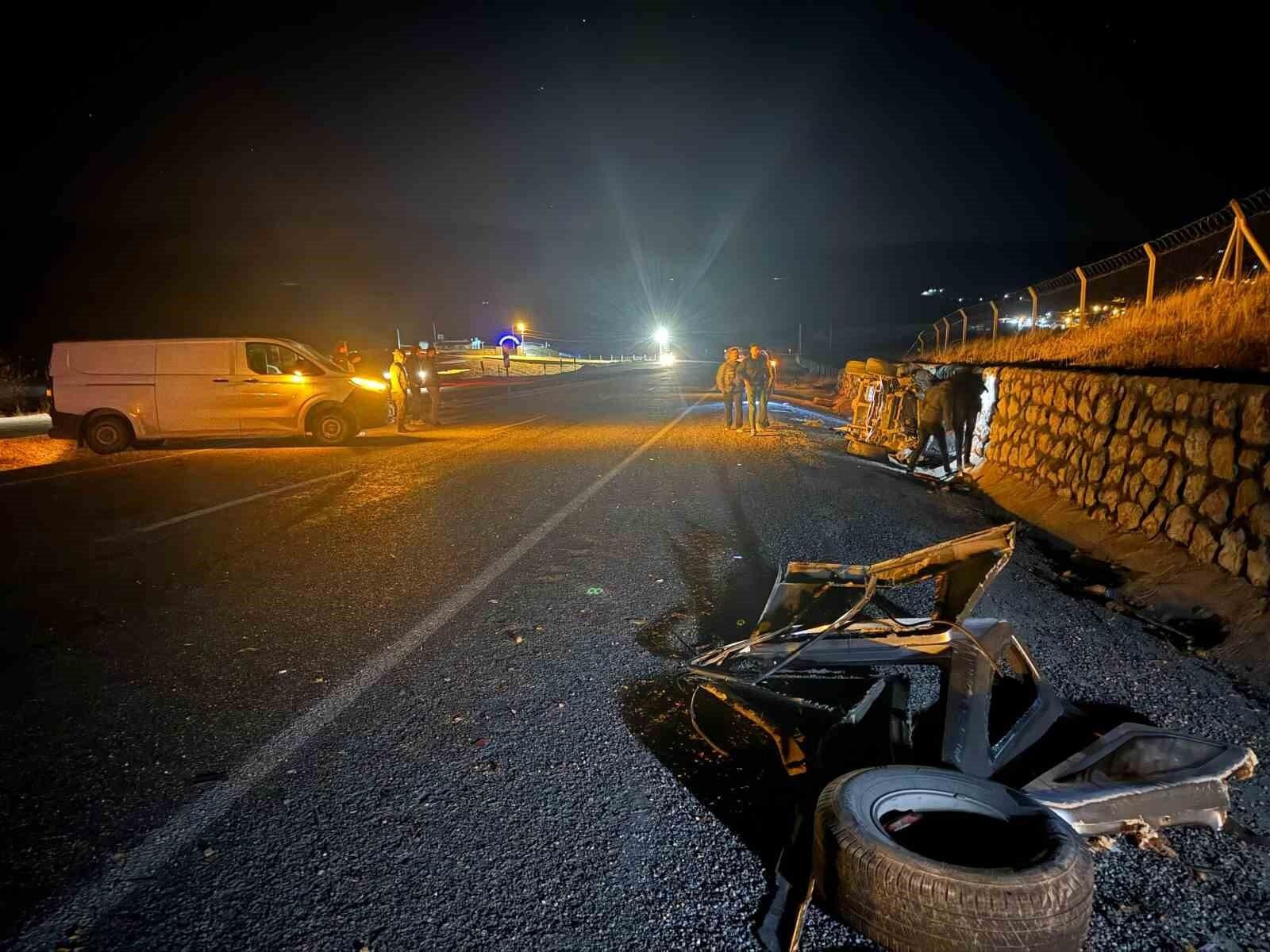 Adıyaman’ın Besni İlçesinde Araç Çarpışması Sonucu 4 Kişi Ağır Yara