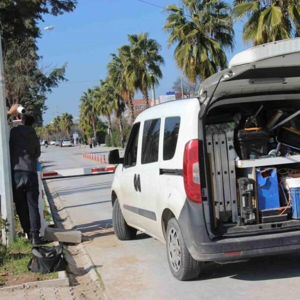 ADÜ kampüsü güvenlik duvarı ve kontrol noktaları-2