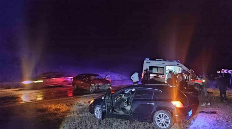 Afyonkarahisar'da Trafik Kazasında 8 Kişi Yaralandı 1