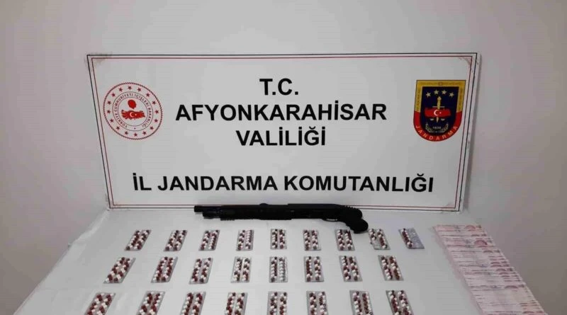 Afyonkarahisar'da Uyuşturucu Operasyonu: 340 Galara Hap ve 13 Bin TL Ele Geçirildi 1