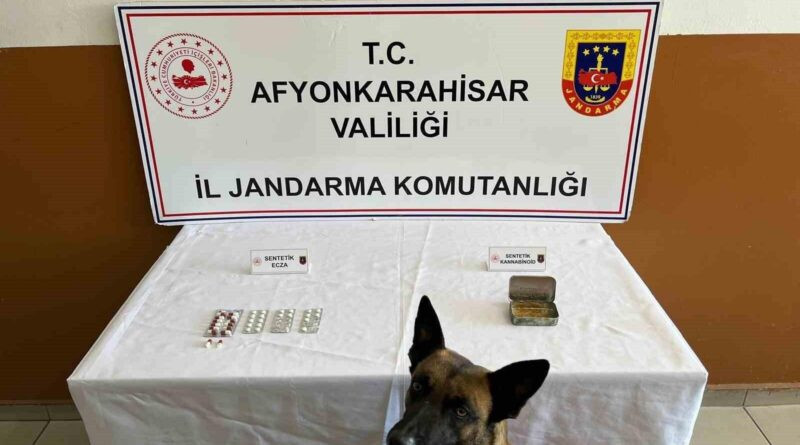 Afyonkarahisar'da Uyuşturucu Taşıyan İki Şüpheli Jandarma Tarafından Yakalandı 1