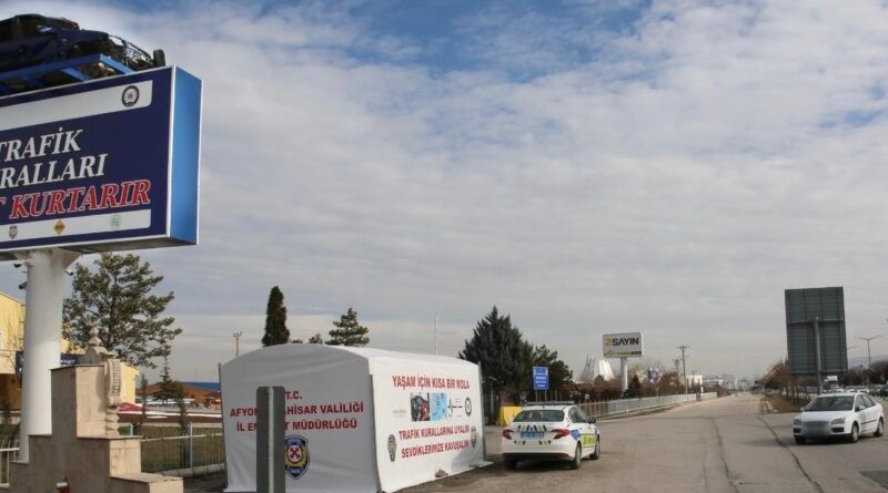 Afyonkarahisar Polisleri Yaşam Tüneliyle Trafik Güvenliği Eğitimi Verdi 1