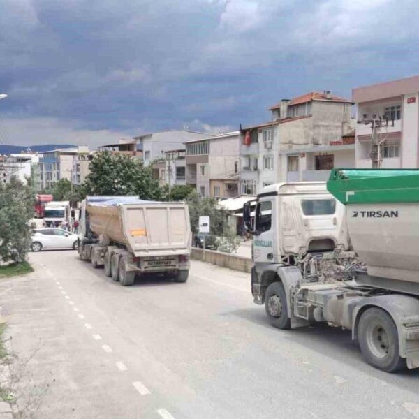 Ağır tonajlı araçların geçtiği Orhangazi Kale yolu-1