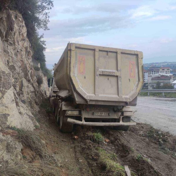 Ağır tonajlı araçların geçtiği Orhangazi Kale yolu-5