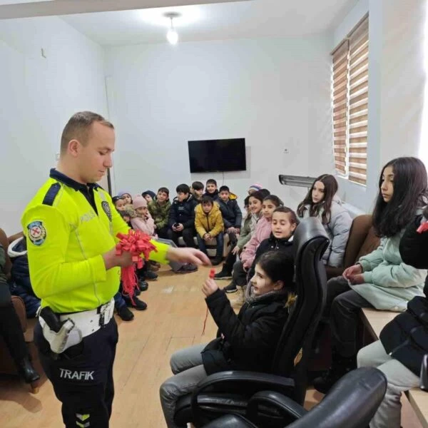 Ağrı İl Emniyet Müdürlüğü'nde öğrencilerle polislik mesleği etkinliği-1