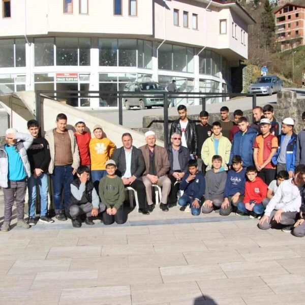 Ahmet Bıyıklıoğlu, Özdil Merkez Camii'nde imamlık yapıyor-4