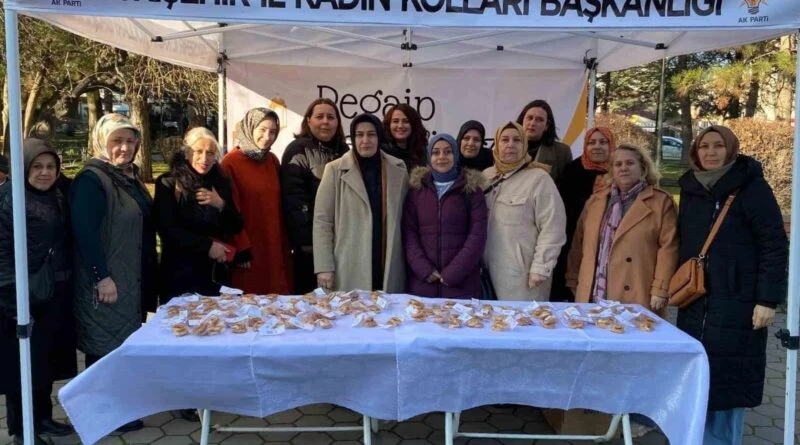 AK Parti Eskişehir Kadın Kolları Regaip Kandili'nde Kandil Simidi Dağıttı 1