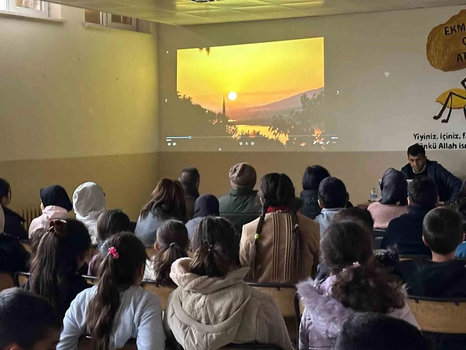 Alişan Hayırlı, Malatya’da Öğrencilere Görsel Şölen ve Değerler Eğitimi Sundu