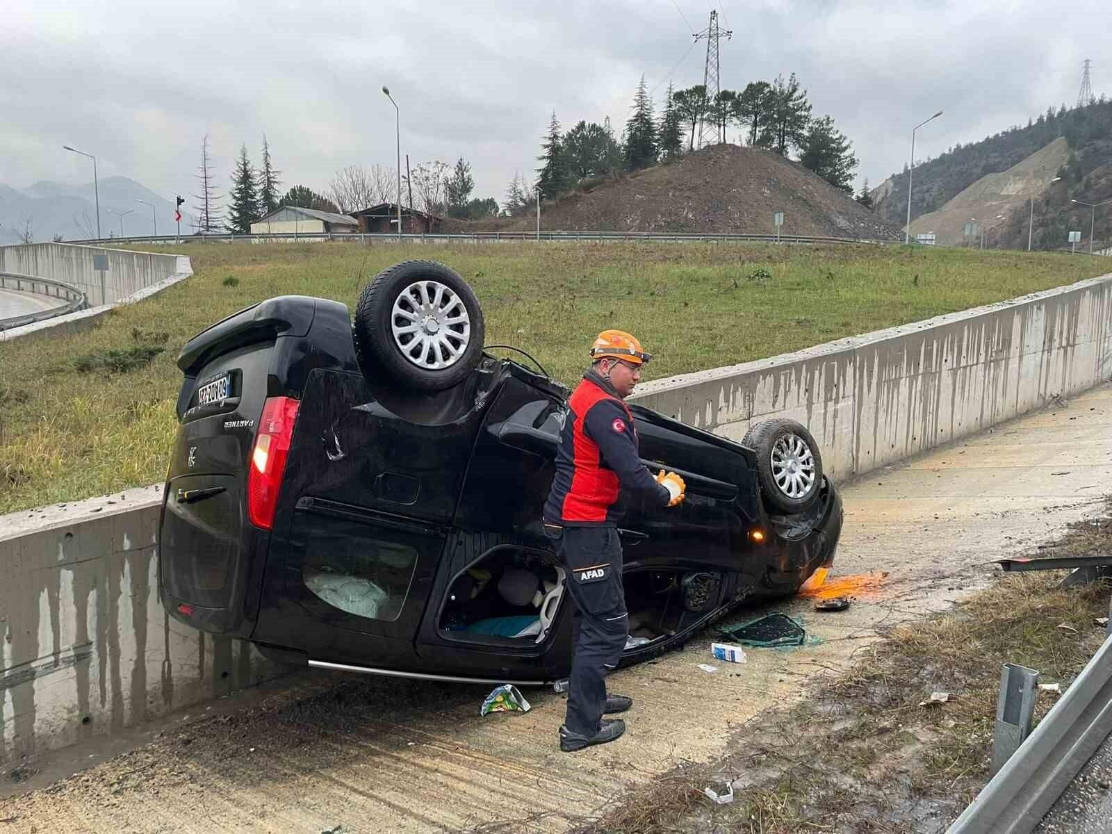 Amasya’da Takla Atan Araç Kazasında 4 Kişi Yaralandı