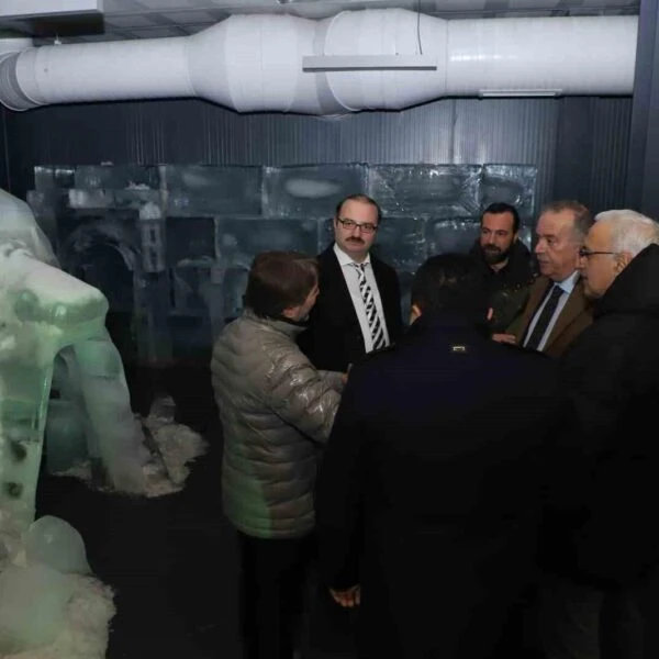 Amasya Üniversitesi Rektörü Prof. Dr. Ahmet Hakkı Turabi, Atatürk Üniversitesi Rektörü Prof. Dr. Ahmet Hacımüftüoğlu ile görüşüyor.-7