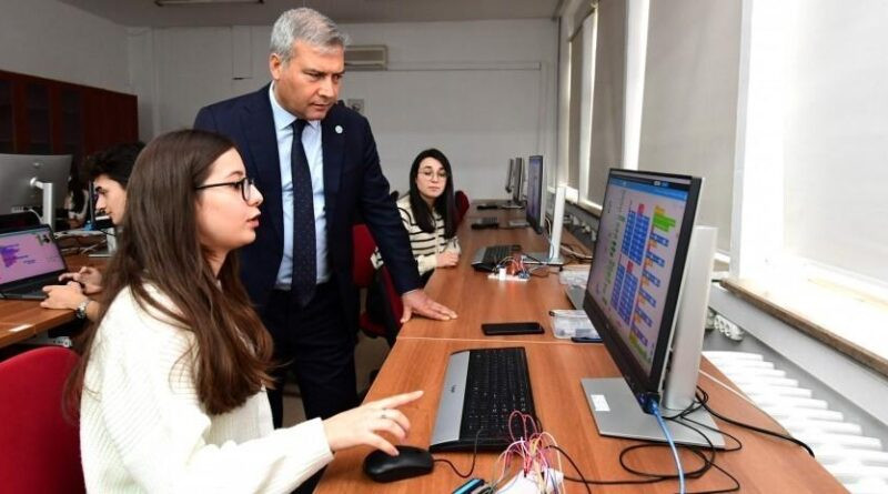 Anadolu Üniversitesi Eğitim Fakültesi, Öğrenciler İçin Alt Yapı Projesiyle Teknolojiyle Entegre Eğitim Sunuyor 1