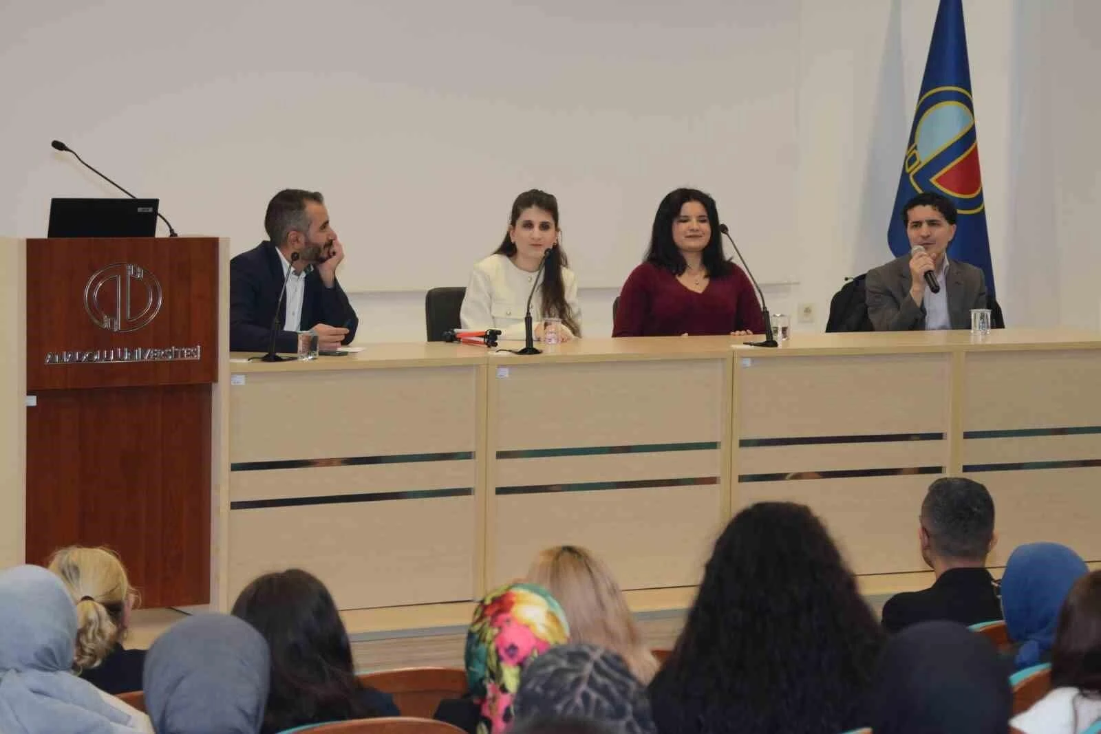 Anadolu Üniversitesi’nde “Görme Yetersizliği ile Yaşamak” Paneli