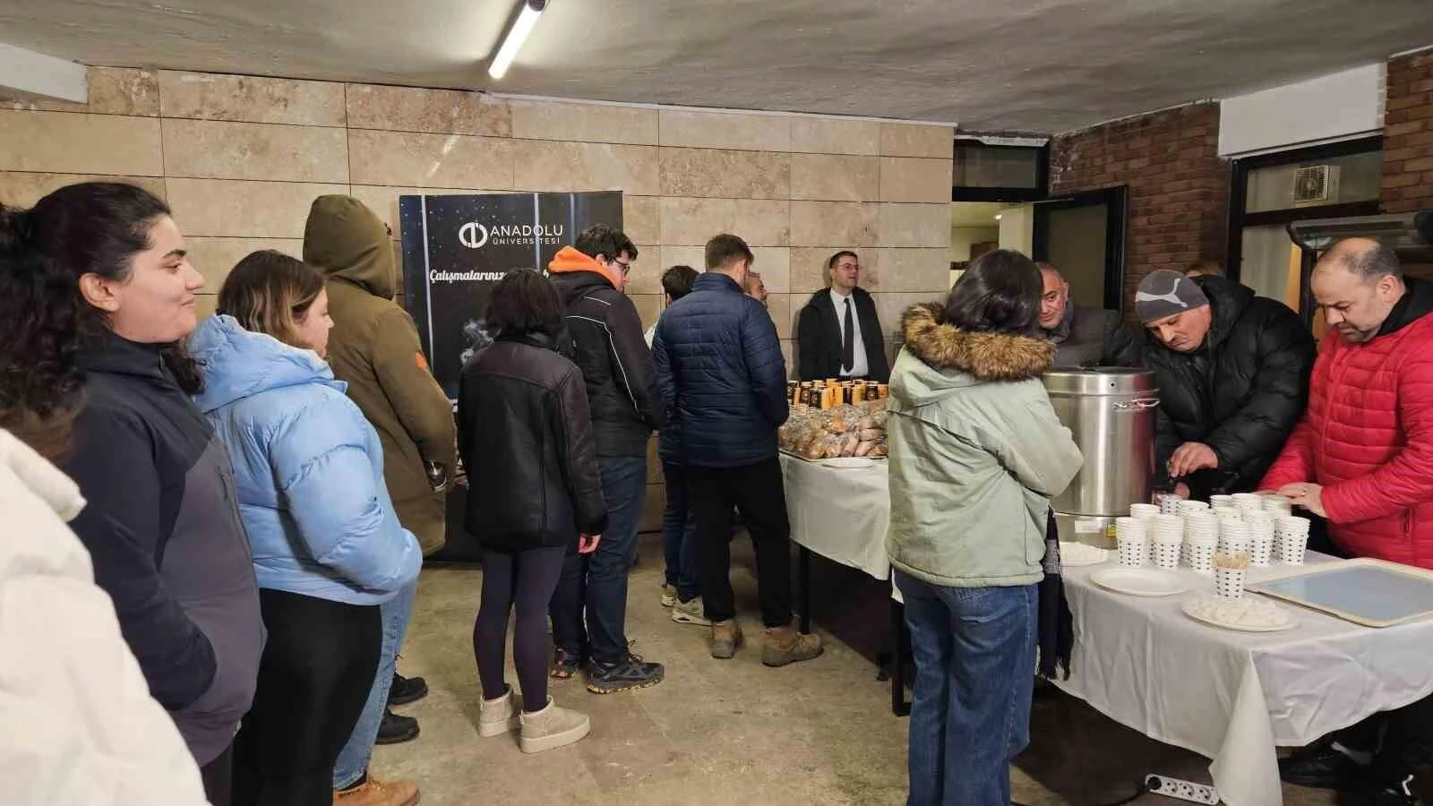 Anadolu Üniversitesi Öğrencilerine Ücretsiz Gece İkramı