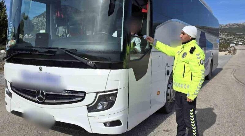 Antalya'da Trafik Güvenliği Denetimleri Sonuçlandı: 16 Bin 518 Sürücüye Ceza 1