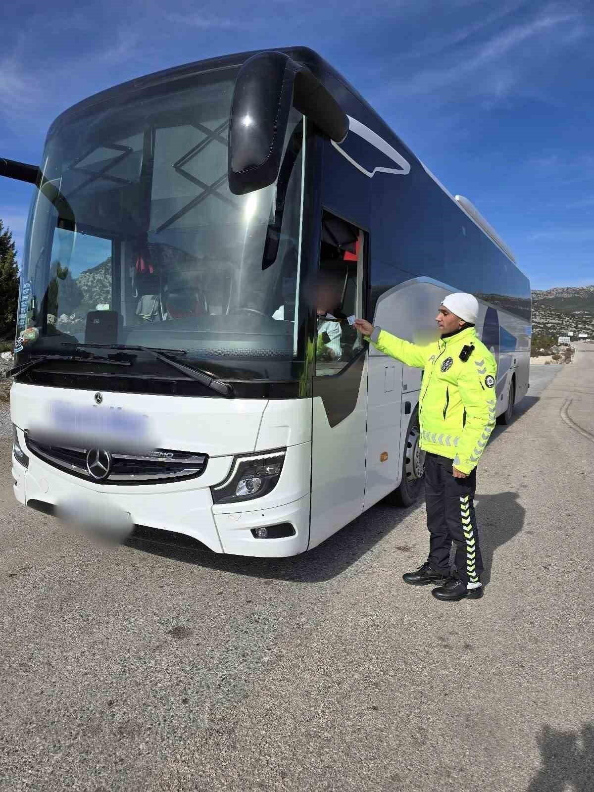 Antalya’da Trafik Güvenliği Denetimleri Sonuçlandı: 16 Bin 518 Sürücüye Ceza