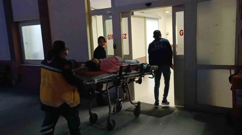 Antalya Manavgat'ta Motosiklet-Otomobil Çarpışması Sonucu 2 Kişi Yaralandı 1