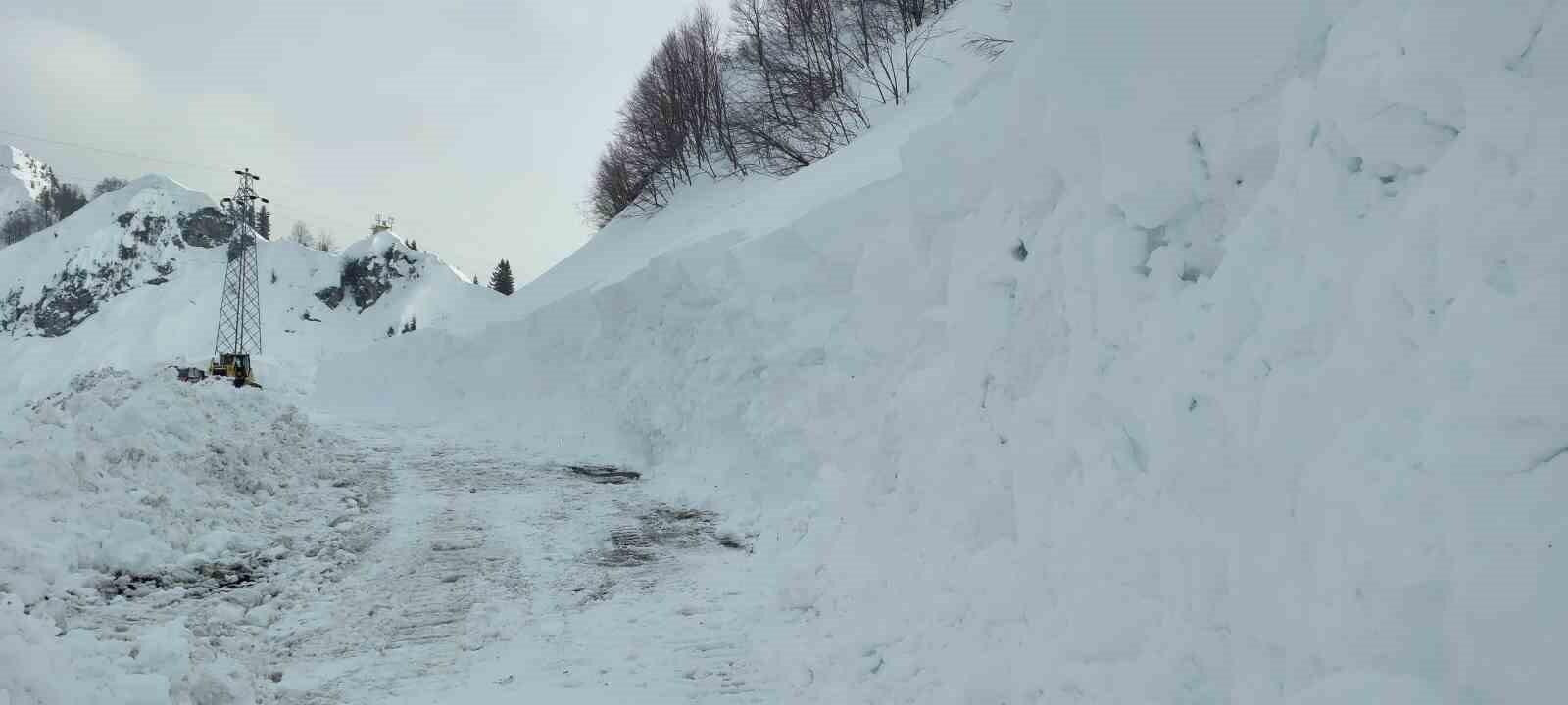 Artvin Borçka’da Macahel Geçidi Karla Kapandı