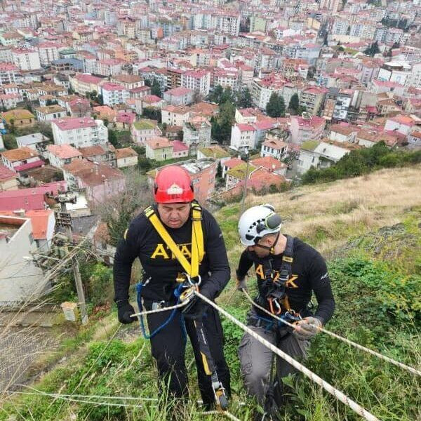 ATAK gönüllüleri Giresun Kalesi'nde ip teknikleri eğitimi alıyor.-1