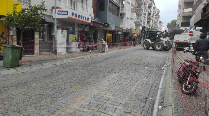 Aydın Büyükşehir Belediyesi Efeler'de Cumhuriyet Caddesi'nde Asfaltlama Çalışmaları Başladı 1