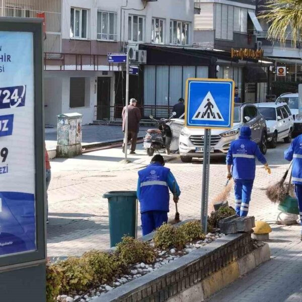 Aydın Büyükşehir Belediyesi ekiplerinin Nazilli'de yaptığı çevre düzenlemesi çalışmaları-1