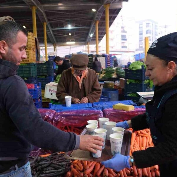 Aydın Büyükşehir Belediyesi'nin çorba ikramı-1